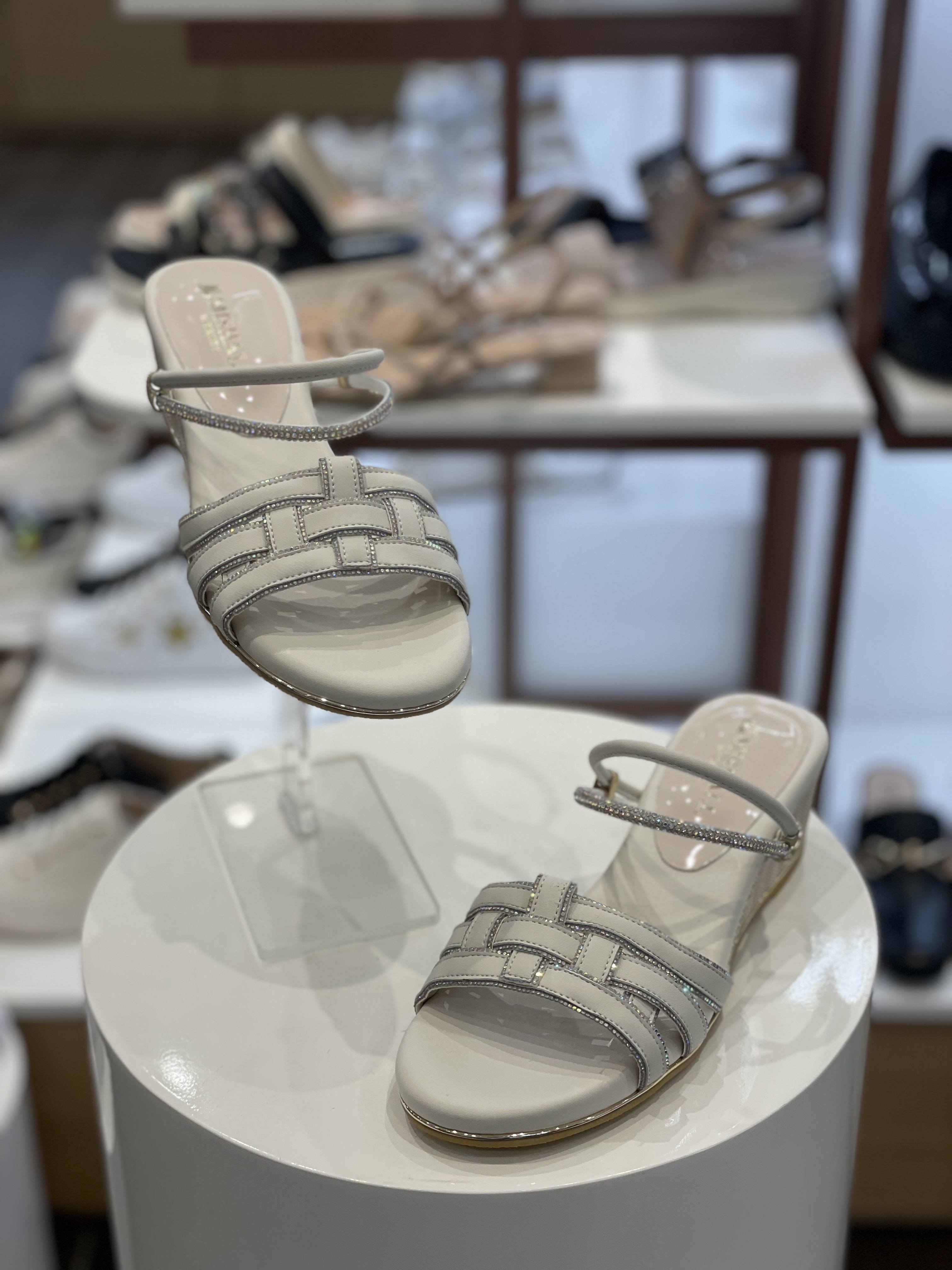 [롯데백화점] 탠디 미셸 by 탠디 여성 캐주얼 쿠션 샌들 웨지힐 투웨이 스트랩 굽5CM LGX24026S 2COL LE1217077882