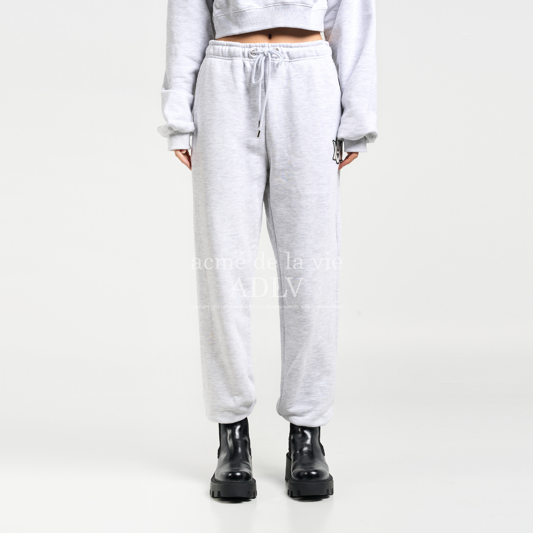 [롯데백화점] 아크메드라비 남여공용 A LOGO EMBLEM PATCH SWEAT PANTS MELANGE LE1213970970