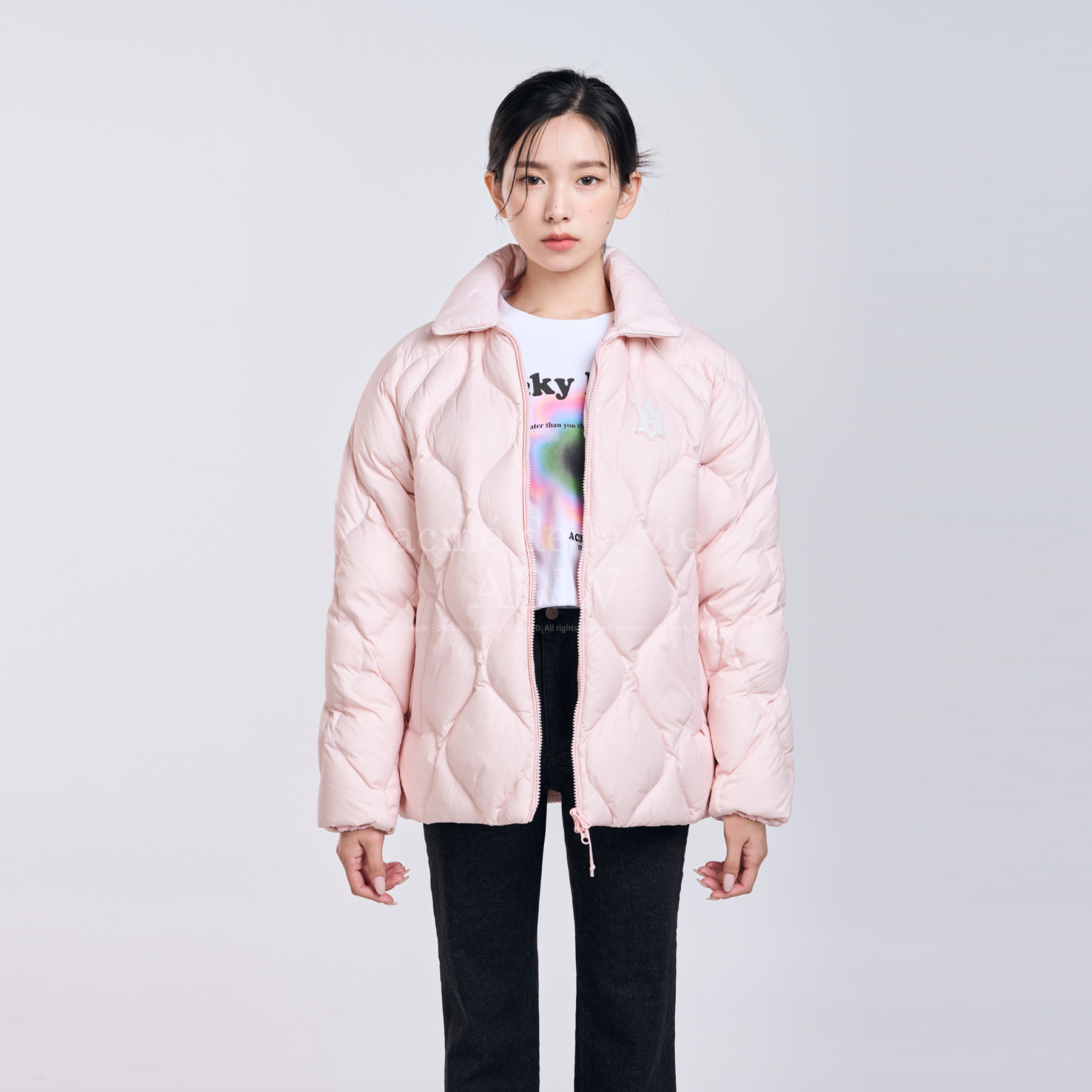 [롯데백화점] 아크메드라비 여성  A LOGO EMBLEM PATCH QUILTING DOWN JACKET PINK LE1212874606
