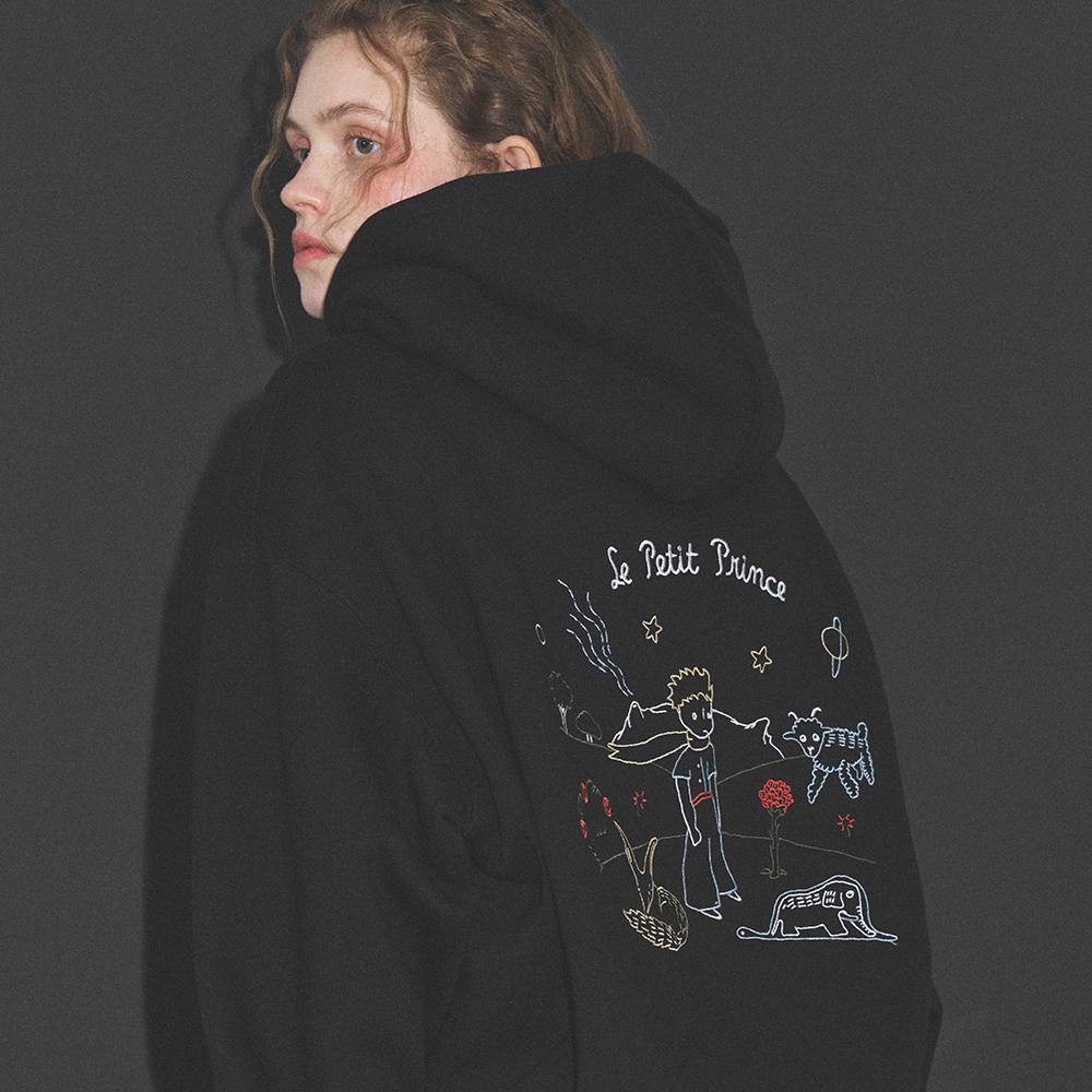 꼼파뇨 자수 후드티 블랙