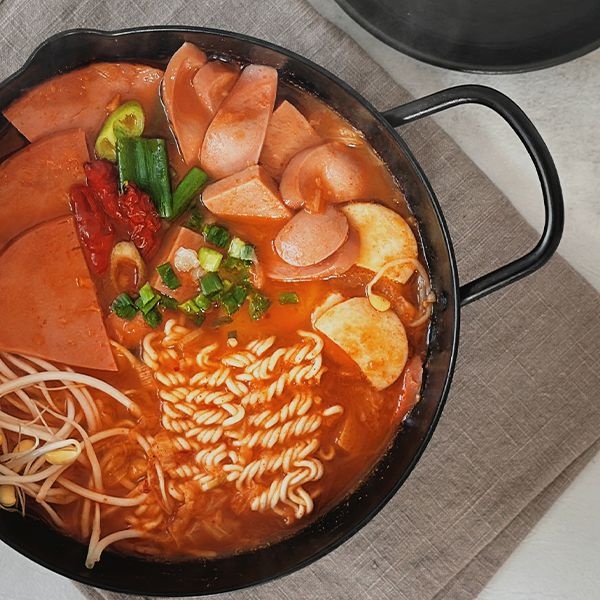 바베큐아저씨 부대찌개의 반란 750g +라면사리110g 밀키트