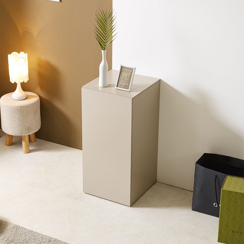 진도를 키우진않지만.... 집순이들이랑 강아지....의외로 잘 맞아...ㅋㅋㅋㅋ 밖을좋아하는분들은 강아지집에두고 나돌아다니겠지만  집순이닝겐들은 개산책하러 집에꼬박꼬박드렁감 그리고 진도들 성격도 내향형에가까운성격들이라 집순이찰떡..... 심지어 깔끔 ..., image size:1000x1000