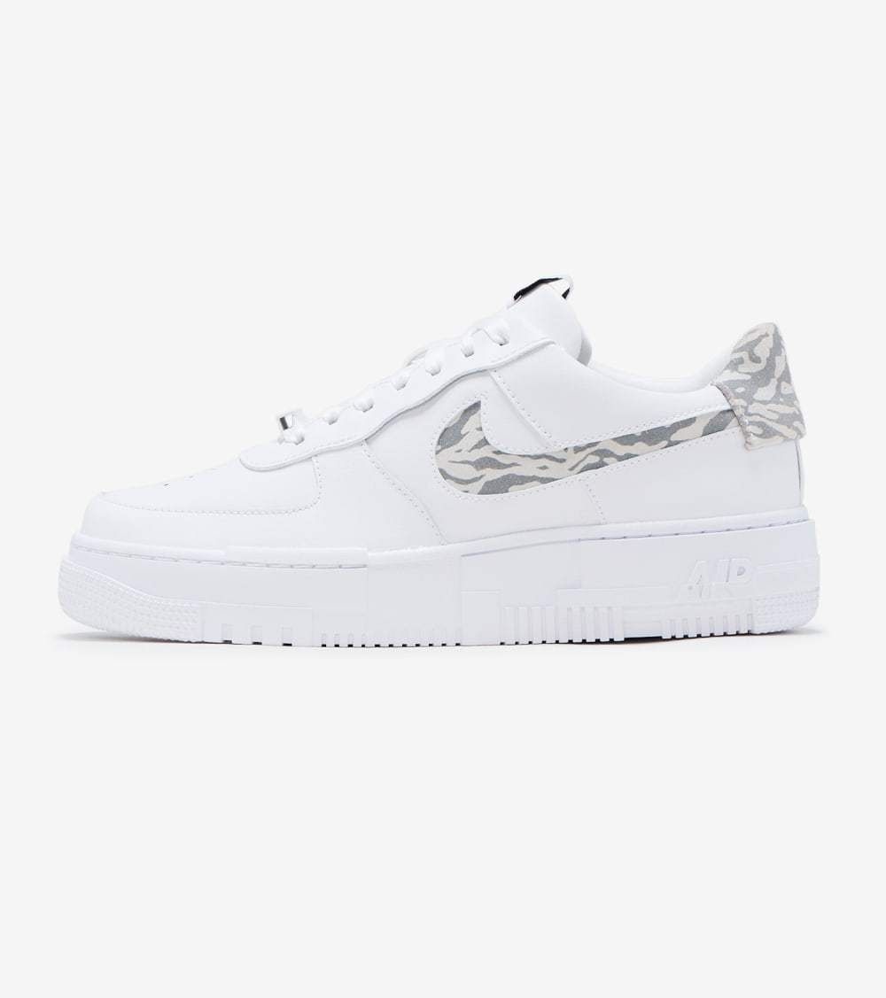[해외] 나이키 에어 포스 1 로우 픽셀 화이트 써밋 화이트 파트 그레이 DH9632-100 여성용