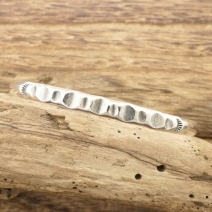 노스웍스 빈티지 주얼리 나바호 실버 코인 스탬프 카마루 뱅글 팔찌 W-513