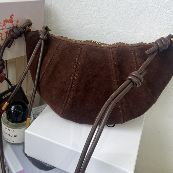 다비몽 / 코로이 스웨이드 반달 숄더백