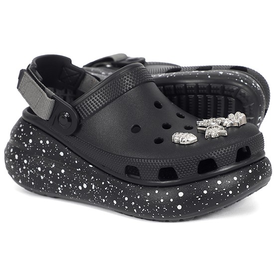 크록스 210685-001  크러쉬 엠벨리쉬드 클로그 여성 지비츠 포함