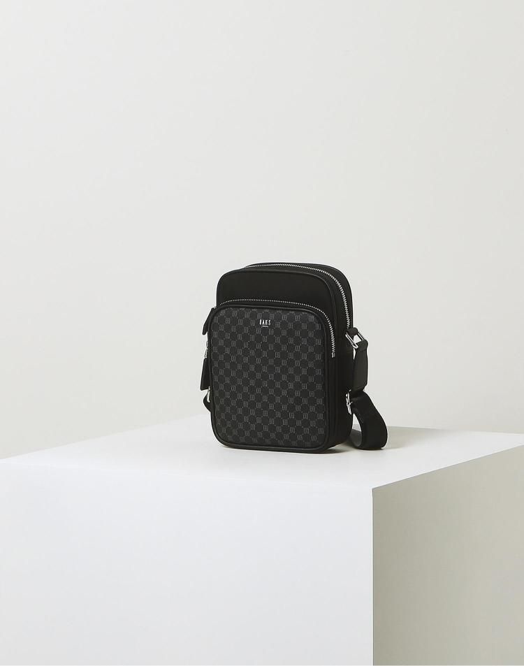 [롯데백화점] 닥스 ACC [쇼핑백동봉] 블랙 가죽배색 나일론 미니크로스백 DBBA2E592BK LE1209312110