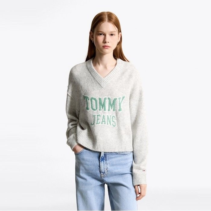 [공식][단독판매] 바시티 브이넥 스웨터 T32F7KTO43TWT1P09 (정상가:179,000원)