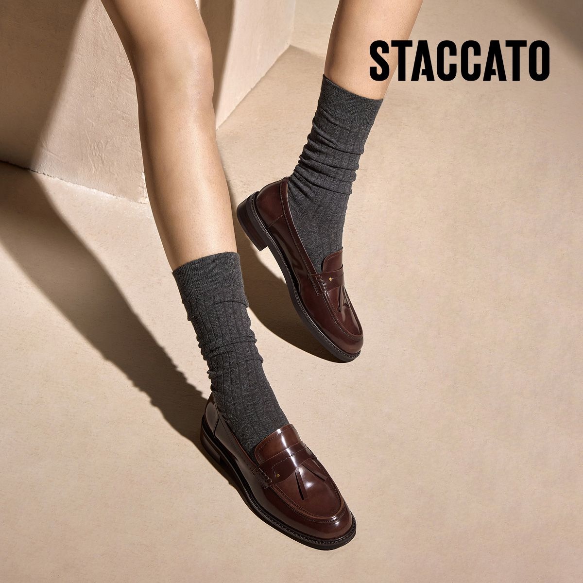 [롯데백화점] 스타카토 [정상가: 299,000원 재고한정특가] 여성로퍼 TASSELU6_EYN01_2COLOR LE1217409993