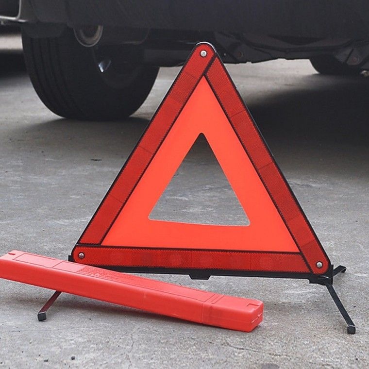 차량용 접이식 안전 삼각대 도로교통법 긴급 사고조치 안전조치 2차사고 차량필수품 안전바 차량용품