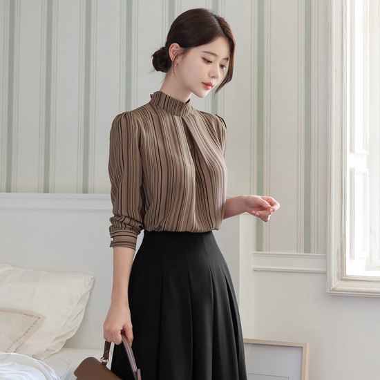 시크라인 (~XL까지) 퀸란 하프넥 맞주름 스트라이프 블라우스 봄가을 하객룩 오피스룩 격식룩 출근룩 데이트룩