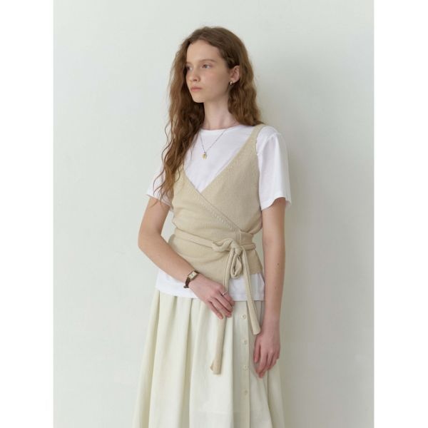 ON&ON 랩 스트링 슬리브리스 니트 NEK5MV302 722924