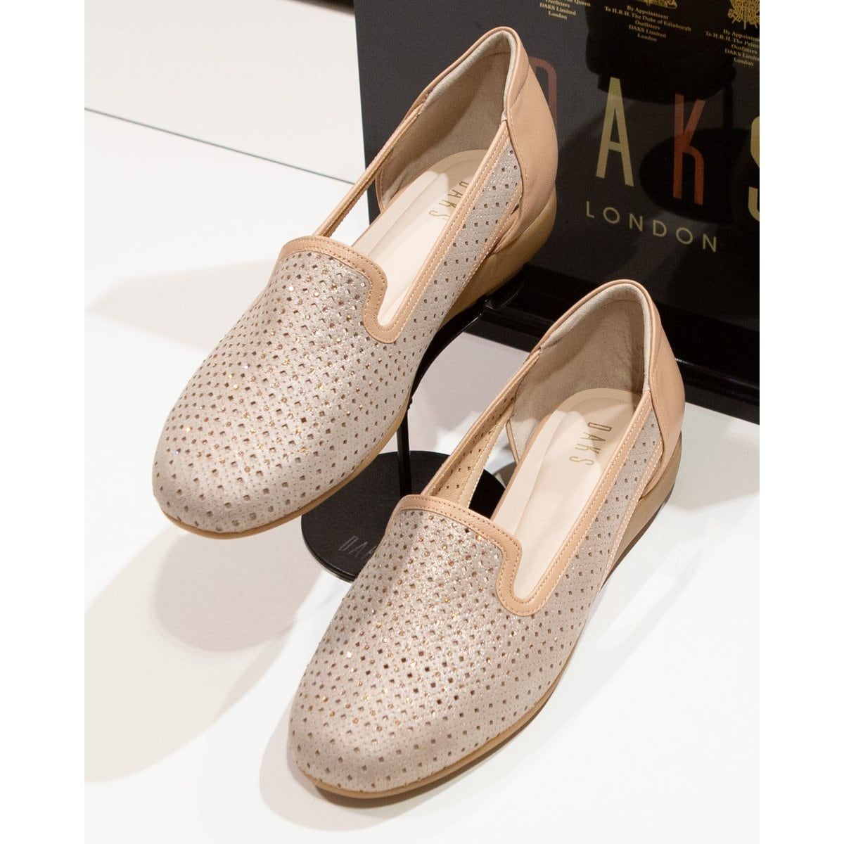 닥스 [정품] 브랜드명} 닥스 [DAKS 구두] 큐빅 펀칭가죽 여성 컴포트 로퍼(DLO210) 캐주얼