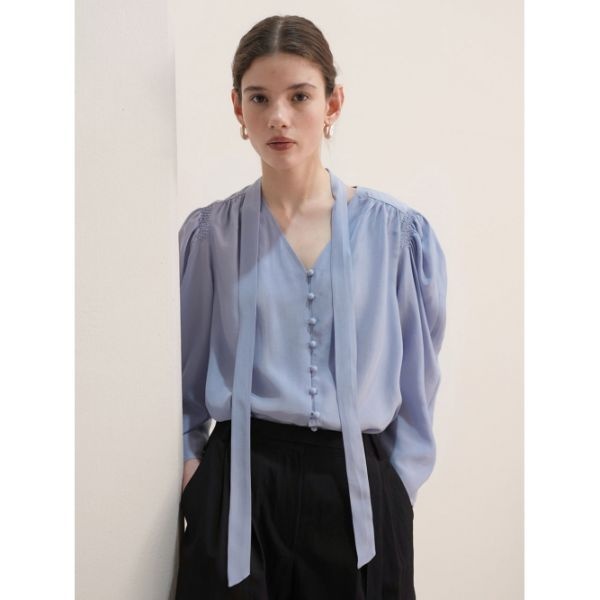 ON&ON 퍼프 슬리브 타이 블라우스 NEW5XB285 689068