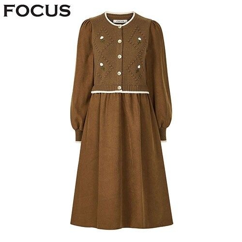 스타코퍼레이션(주) [포커스] 플라워 자수 니트 배색 원피스_VF5W1OP3201