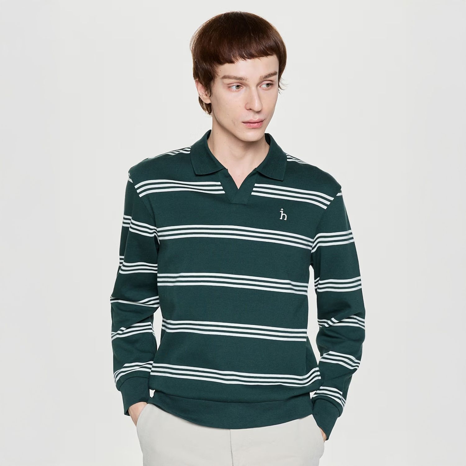 [롯데백화점] 헤지스 남성 스트라이프 오픈카라 맨투맨 HZTS5D345E2 LE1220050548