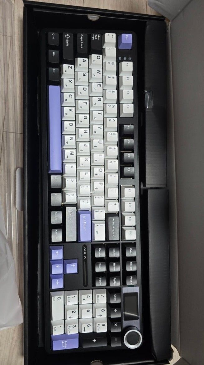 AULA F108Pro 유무선 아우라 독거미 LCD 기계식키보드 (오로라 블랙 경해축)