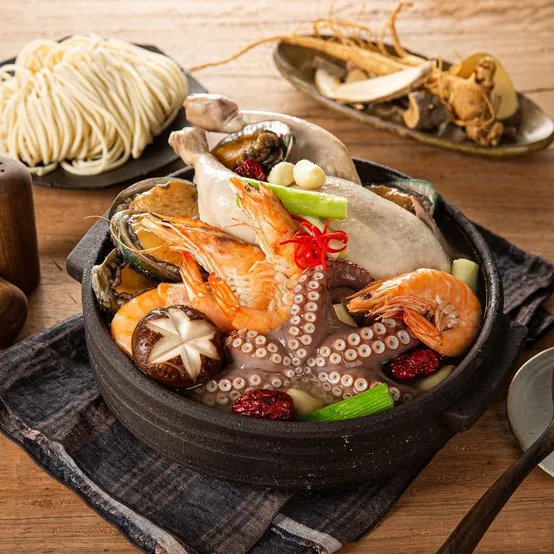 [APP전용] 푸짐한 용왕해신탕 (닭+전복+문어+새우+약재)