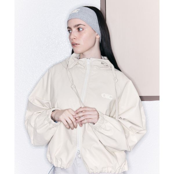 오아이오아이컬렉션크롭후드집업 여성 레더 트레이닝 캐주얼 후디 아이보리 자켓 간절기 아우터 RB711