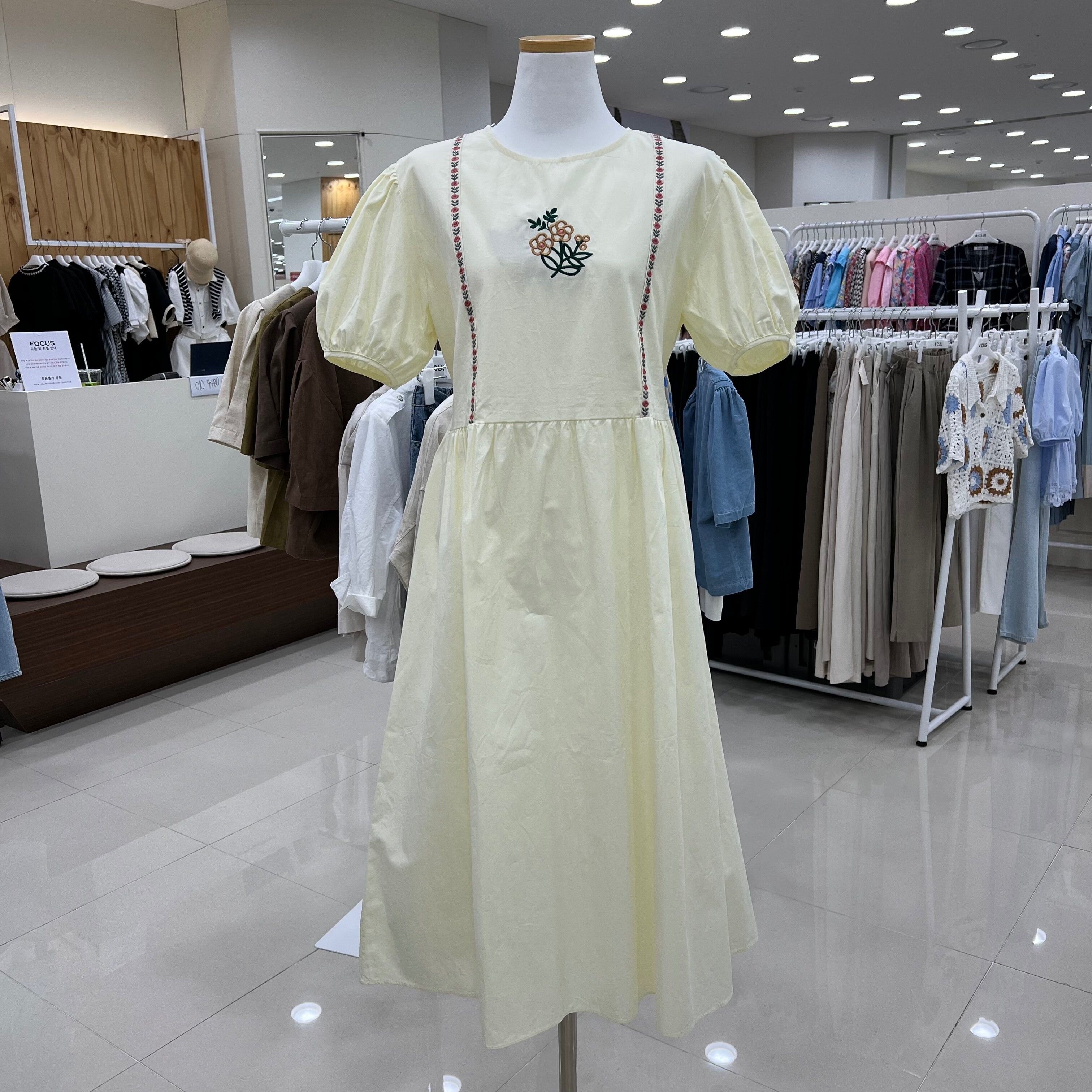 포커스 [모다아울렛][포커스]꽃자수 큐티 원피스 FM2E7OP0459_JK 전주김제점