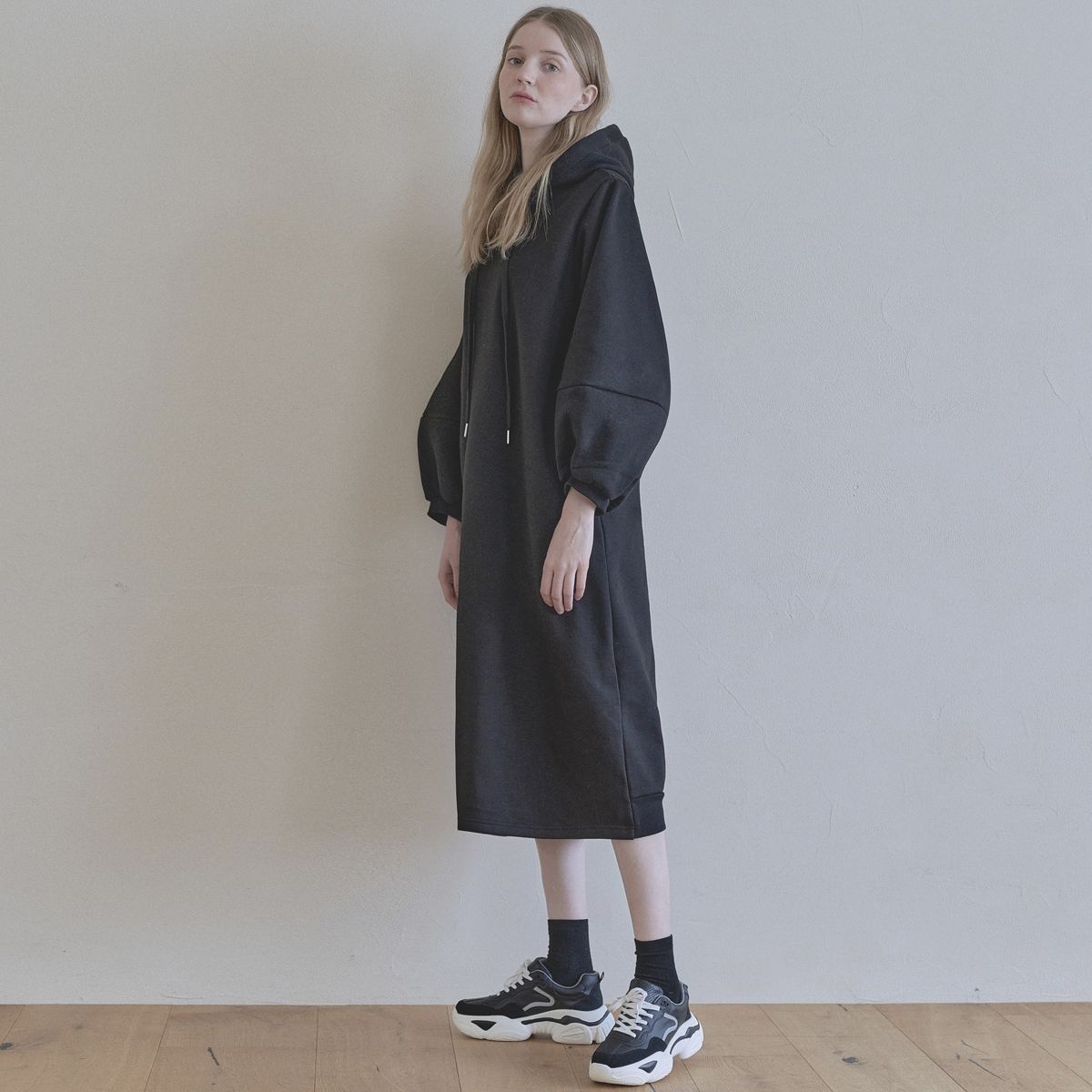 Volume Sleeve Long Hooded Dress - BLACK (기모)