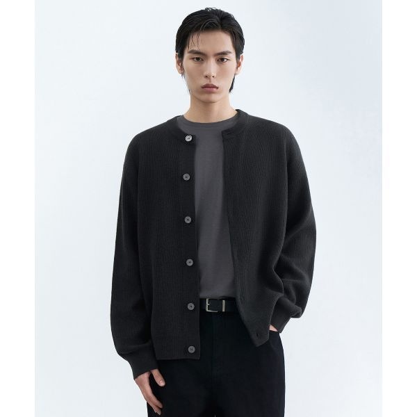 무신사 스탠다드 MUSINSA STANDARD 스토커즈 컬래버빅토리아 울 미니멀 리브드 라운드 넥 가디건 다크 그레이 MMEWC6B12-