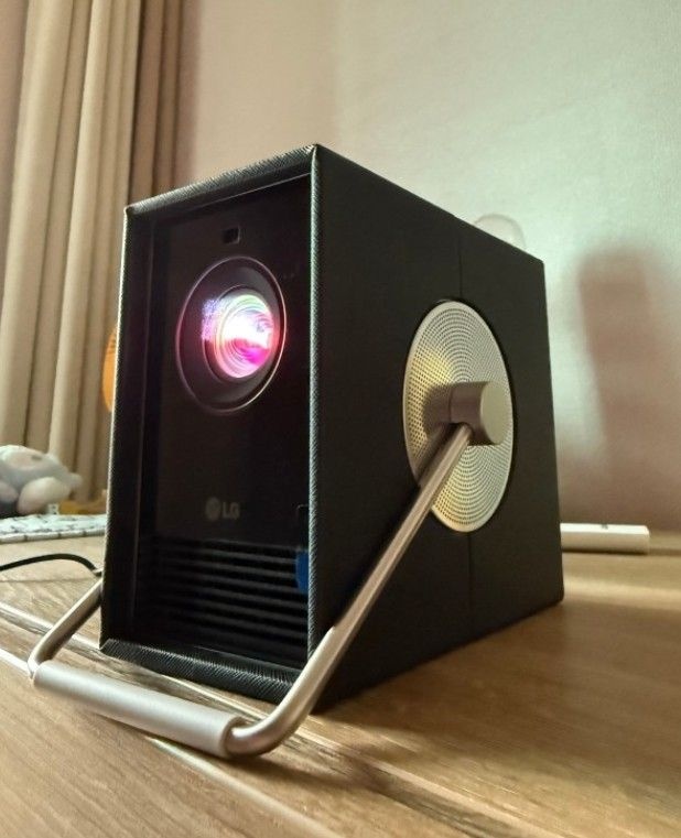 LG전자 시네빔 큐브 HU710PB 4K 빔프로젝터