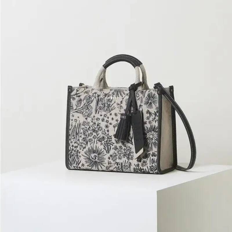 닥스 DAKS DCBA2E654N2 [MISTY FLOWER JQD] 네이비 플라워자수 자카드 스몰 토트백 360309