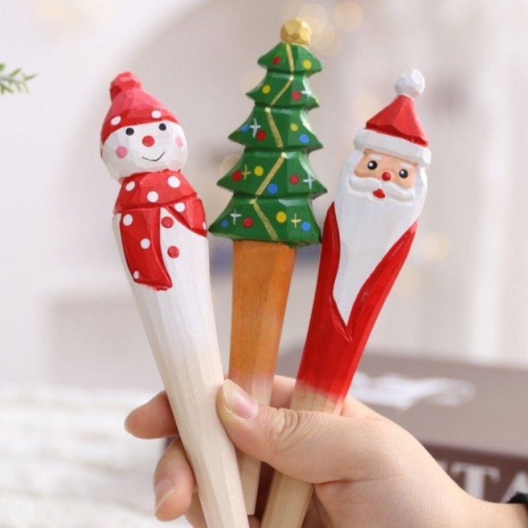 삐삐마켓 마트스페이스  크리스마스 성탄절 산타 눈사람 루돌프 선물 사은품 판촉 트리 눈 볼펜 펜 나무 목각 연필