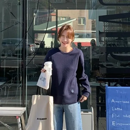 [Dear,] 쿠션 절개 자수맨투맨