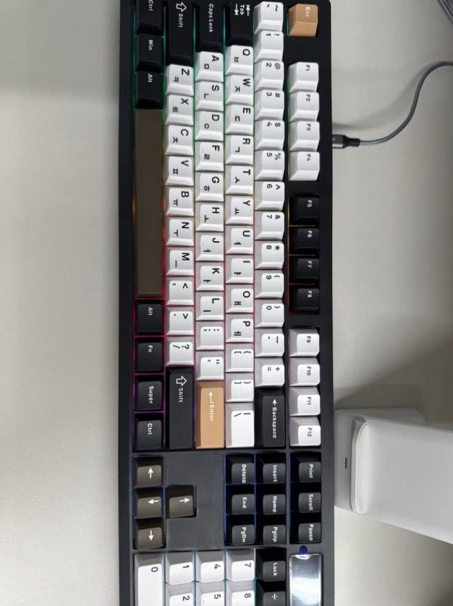 프리플로우 아콘 AK74 104키 유무선 키보드 (마에스트로 저소음 라임축 V3)