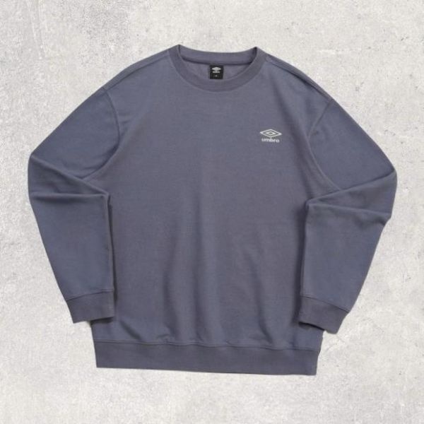 브랜드 UMBRO 엄브로 에센셜 스몰로고 맨투맨 UQ323CFS93 DLV 646374