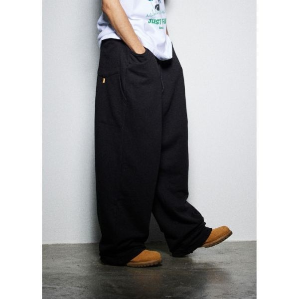 필립페이커 PHILIPPAKER 카펜터 기장이 긴 루즈핏 트레이닝 팬츠 블랙 CARPENTER LONG N LOOSEFIT TRAINING PANTS BLACK 305838 [매장