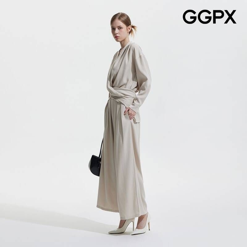 백 버튼 밴딩 셔링 블라우스 투피스 GP9ST010F 584455