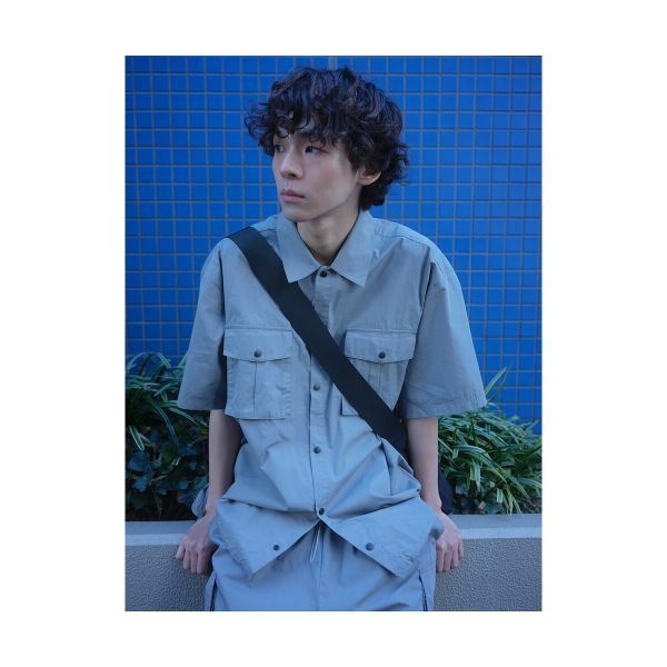 <매장정품> 에잇세컨즈 8SECONDS 코튼나일론 유틸리티 반팔셔츠 그레이 (454465JQ23) 454465JQ23 458344