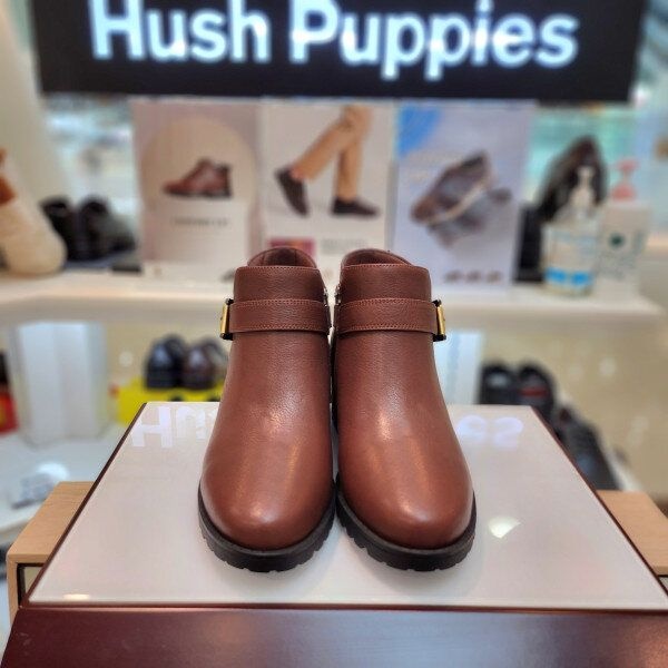 [모다아울렛][허시파피]여성 발 편한 4cm 굽 버클장식 부띠 앵클부츠 3fq604-003_CA 천안아산점