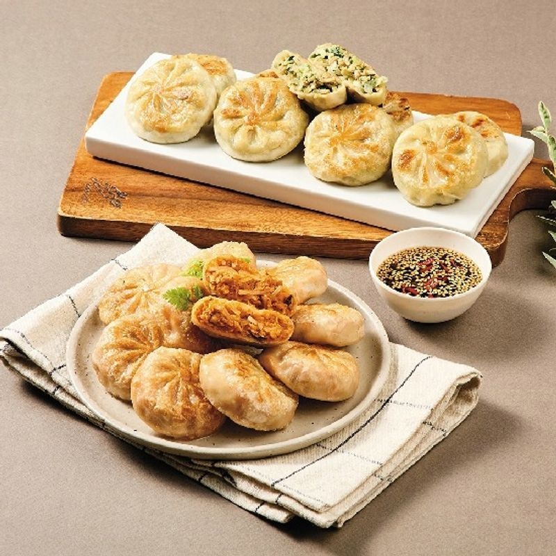 [오뚜기냉동식품]얇은피 고기호떡쌀군만두1.2kg 2팩+김치호떡쌀군만두1.2kg[35526404]