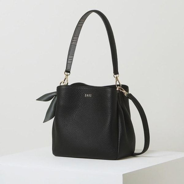 <매장정품> DAKS 닥스 DCBA3F545BK [MISTY FLOWER] 블랙 플라워 참장식 가죽 미디움 숄더백 737925