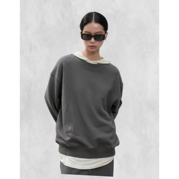 제너럴아이디어 UNI 코튼 로고 루즈핏 맨투맨 [CHARCOAL] SBE3U51003 277388 FE5336393-E2B