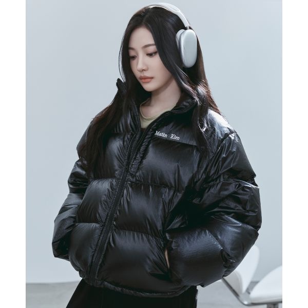 MATIN KIM [12월 24일 배송] 마틴킴 마뗑킴 마땡킴 MATIN KIM SMALL LOGO VOLUME DOWN JUMPER FOR WOMEN IN BLACK 190409 {0m}