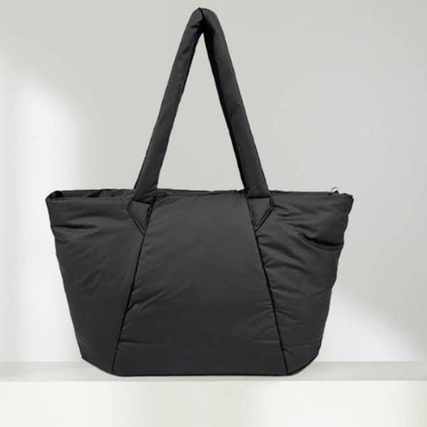 따뜻하고 포근한 패딩 소재의 디자인으로 일상에서 사용하기 적합하고 편...