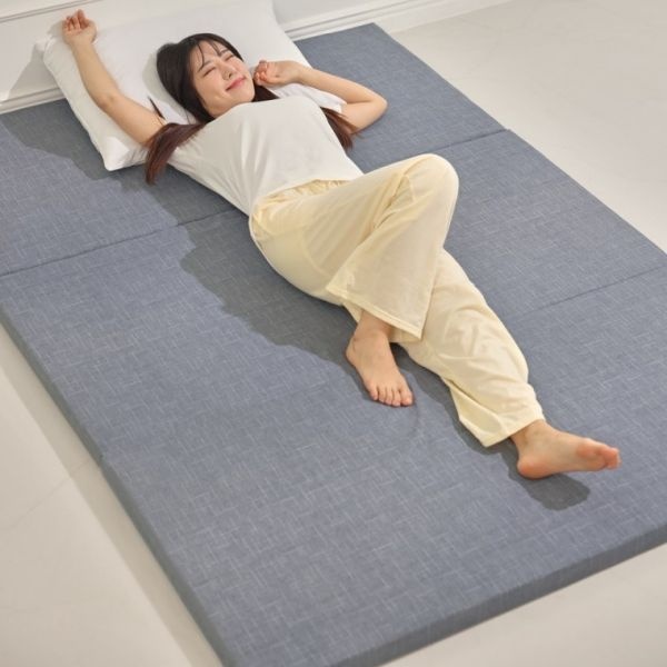 UnKnown 탄탄한 매트리스 토퍼 3단 접이식 수면 매트 수면보조