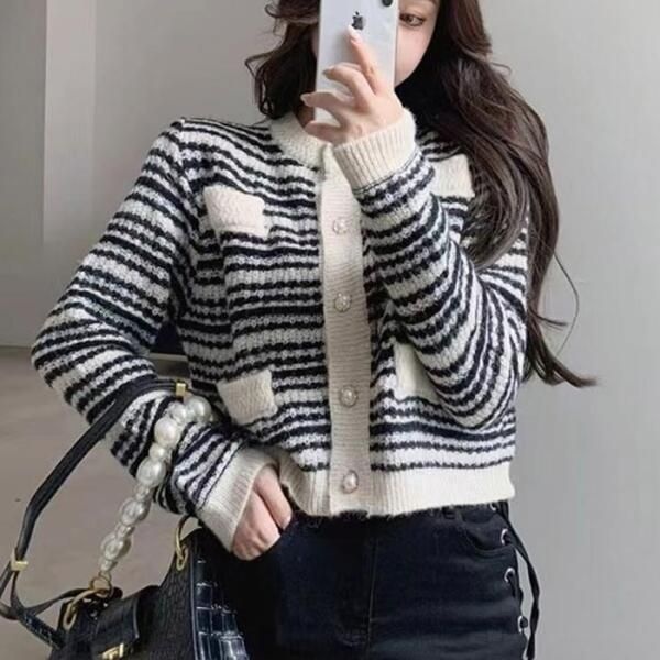 [프롬슈그린] [프롬슈][프롬슈] 배색 라운드 진주 여성 니트가디건 크롭자켓 (9214731)