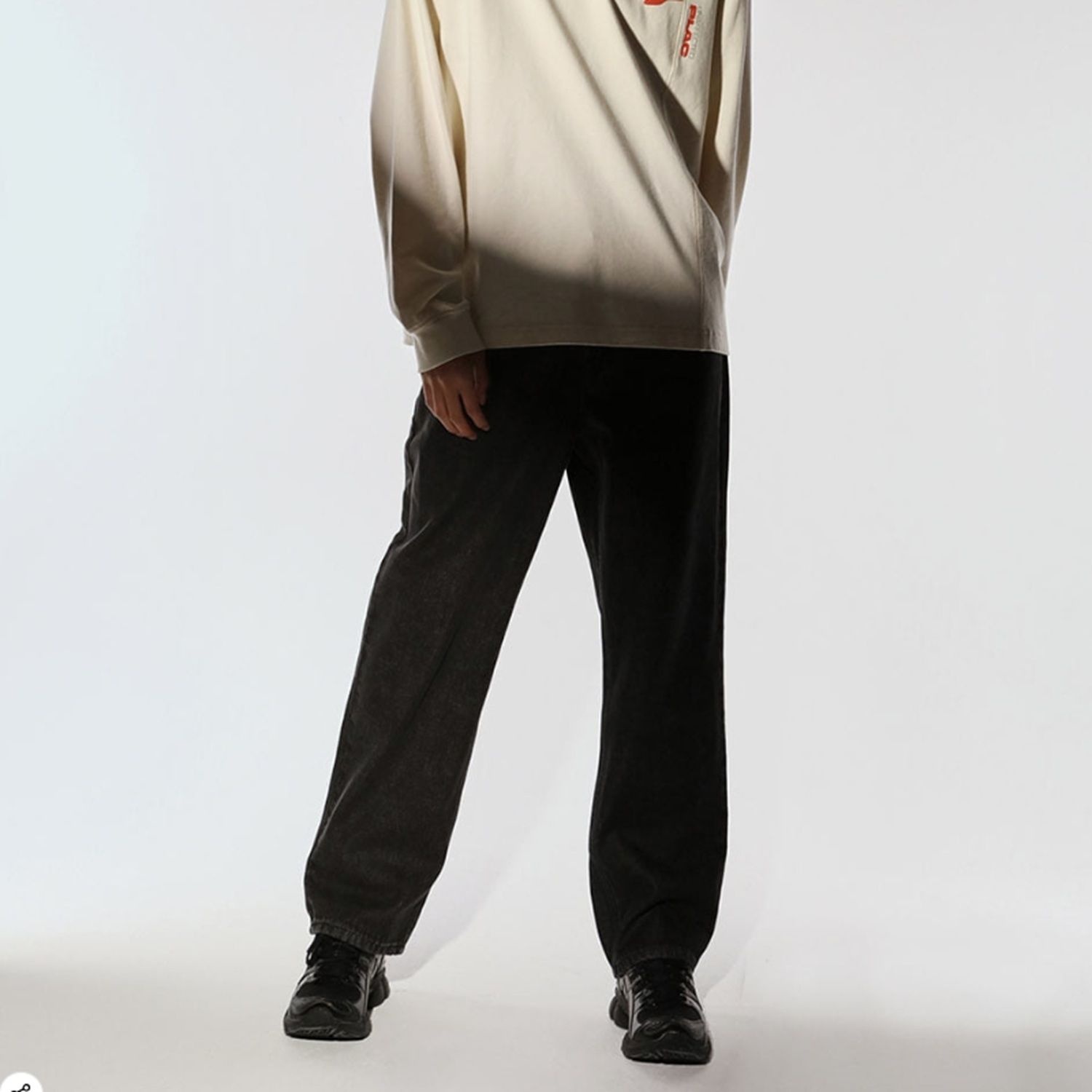 [롯데백화점] 플랙 남성 언어펙티트 X 플랙 스트레이트 데님 블랙 팬츠 (PJTT5SZM675) LE1220695574