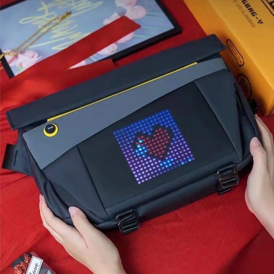 [해외] 디붐 LED 슬랭백 여행용 크로스백 픽셀아트 핸드폰 여권가방