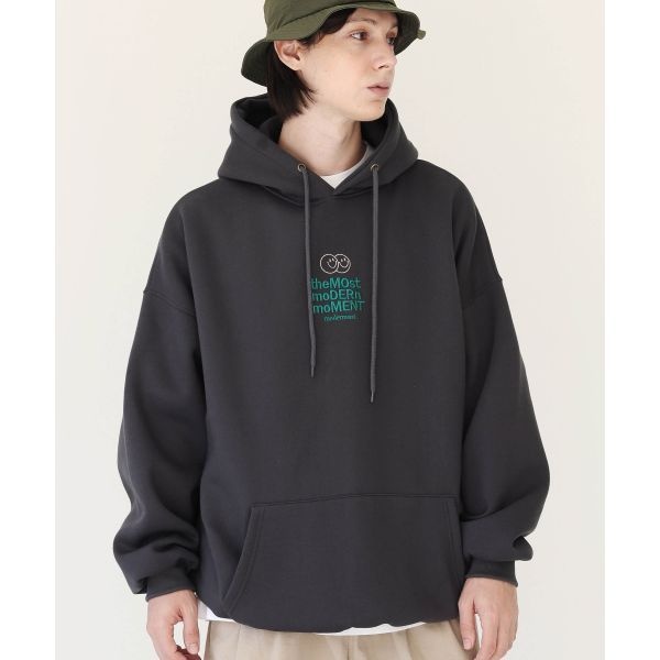 MODERMENT 레프터 자수 오버사이즈 후드티 [차콜]