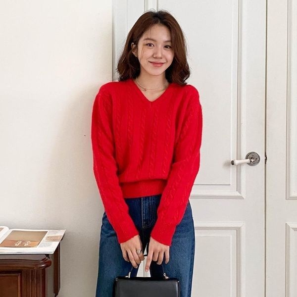 신상오픈런 신상오픈런 빨간색니트 브이넥 연말 송년회 화사한 티셔츠