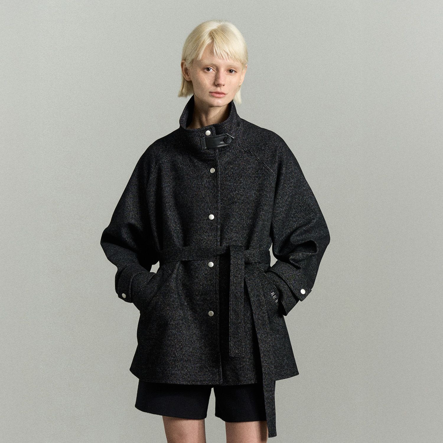 [롯데백화점] 리이 HIGH NECK BUTTON CLOSURE JACKET RR3JKP200-0 LE1220397665