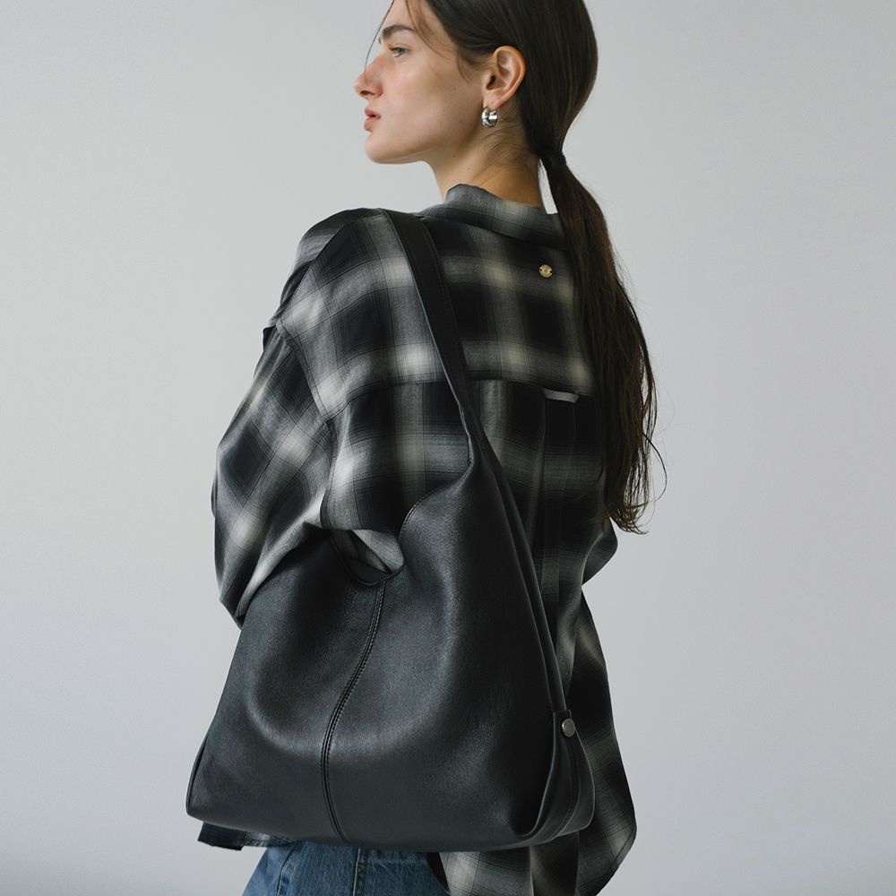 SI-AC3076 Lambskin Flow Bag L_Black