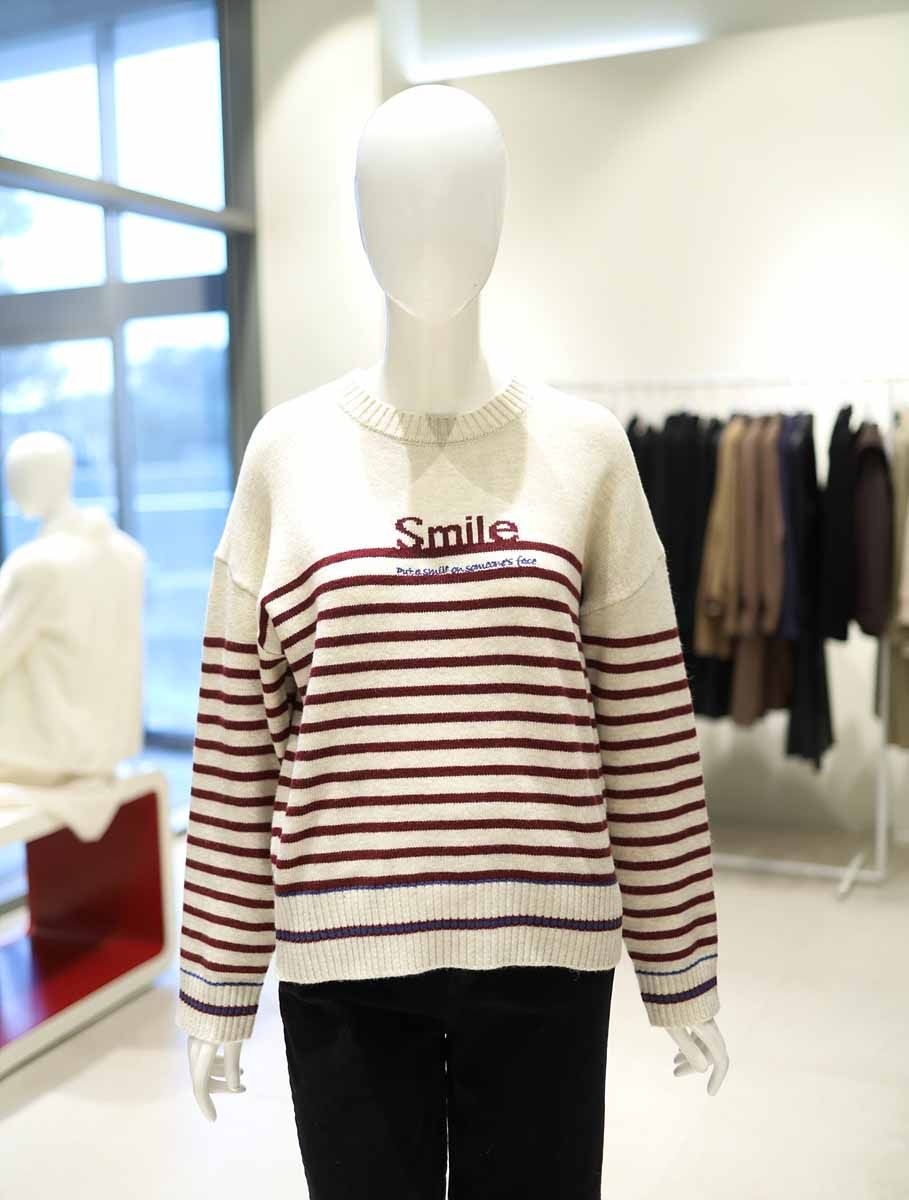 올리브데올리브 올리브데올리브 여성 스트라이프 배색 라운드 니트 K5WP450